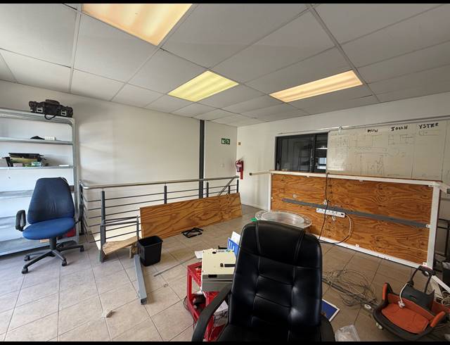348M² WAREHOUSE TO LET IN FIRGROVE